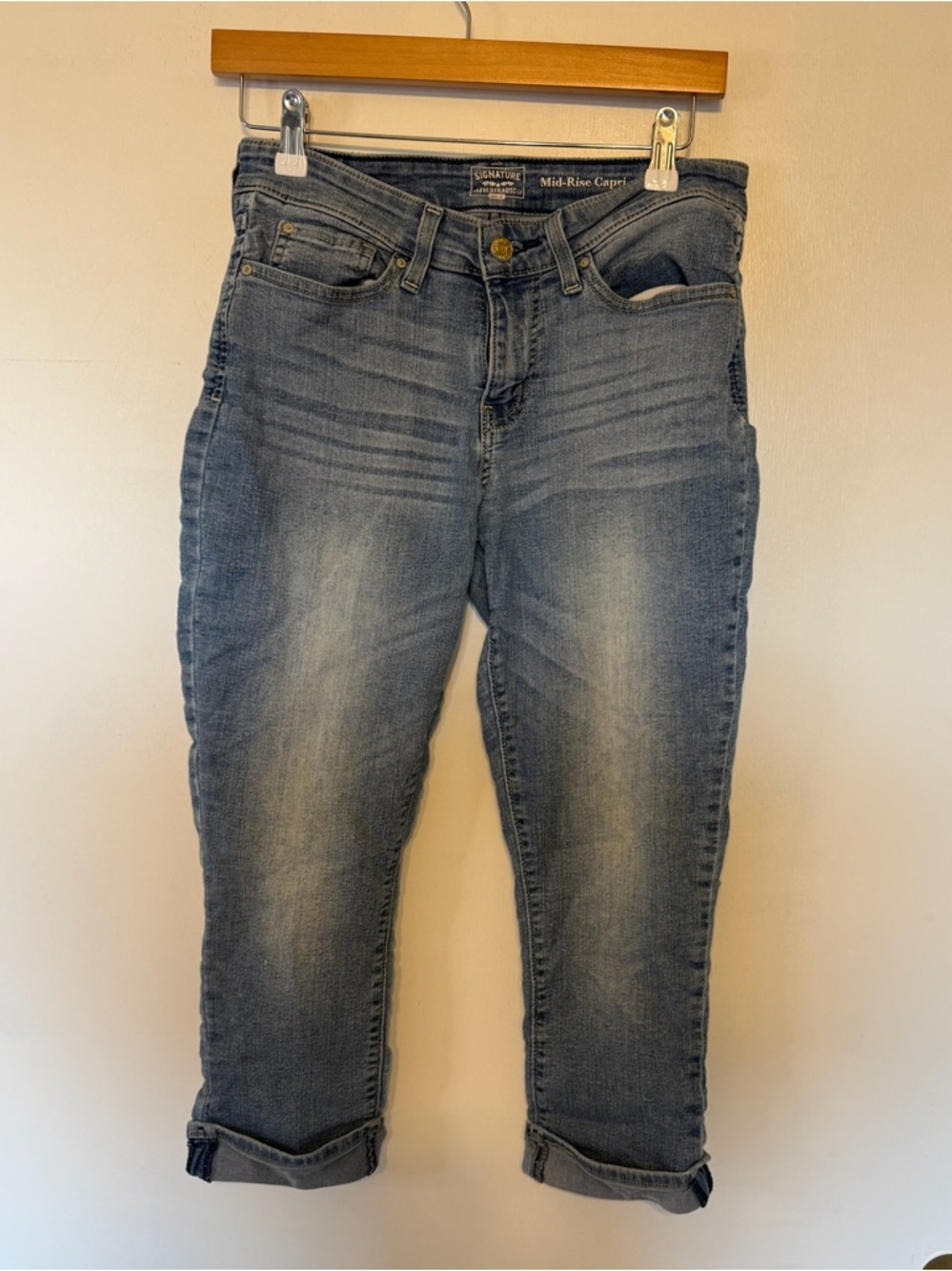 Signature by Levi Strauss Light Blue Capris Size 8 -29W